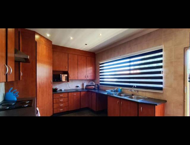 4 BEDROOM HOUSE FOR SALE IN FREEWAY PARK